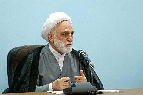 رئیس قوه قضائیه: عده قلیلی از یک جمع فعال مثلا سیاسی، بیانیه‌ای در راستای خواست دشمن دادند / آقایانی که از روی غفلت و امراض خاص بیانیه دادند، اعلام اشتباه کنند و از این کار زشت خود برگردند؛ طبیعی است که دادستان تهران هم به وظیفه قانونی خود عمل می‌کند