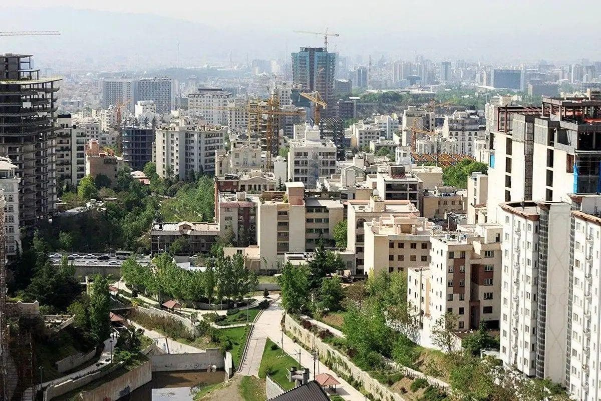 روزنامه اصولگرا: قیمت آگهی‌ها پس از جنگ ۵ درصد کاهشی شد/ میانگین قیمت آگهی‌ها متری ۱۱۱ میلیون است/ ادعای فرار از تهران به شمال در آمار‌ها دیده نمی‌شود