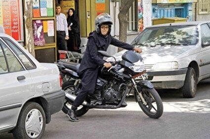 ببینید: مورد عجیب ممنوعیت موتورسواری زنان / از مقاومت رادیکال ها تا یک تبصره ابهام برانگیز