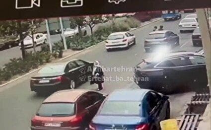 ببینید / سرقت وحشیانه گردنبند از یک خانوم در بلوار دریا سعادت‌آباد تهران