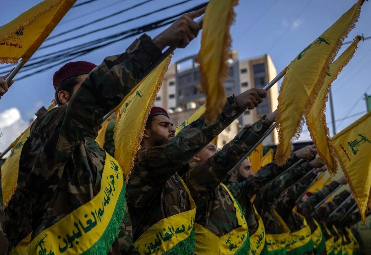 حزب‌الله: به مسئولان لبنانی هشدار دادیم که از کشاندن ارتش به اجرای تصمیم خلع سلاح، خودداری کنند/ از رئیس‌جمهور خواستیم تا سازش‌کاری سیاسی را پایان دهد و در شیوه تعامل با فرستادگان بین‌المللی، تجدید نظر کند