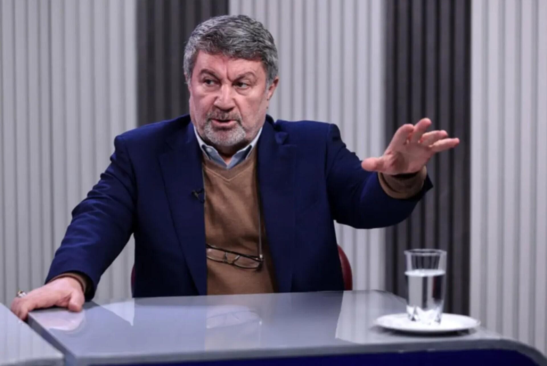 قرار بود تلگرام [رفع فیلتر] شود که جنگ شد و الان باید پیگیری شود/ برای بازگشایی دفاتر پلتفرم‌ها در ایران، وزارت ارتباطات مذاکراتی کرده/ اگر واتساپ عامل جاسوسی است، فیلتر کردن آن این موضوع را دو یا سه برابر [تشدید] می‌کند/ در شورای عالی فضای مجازی، بخشی از اعضا مخالف صددرصد [رفع فیلتر] هستند/ پلتفرم‌های داخلی باید انقدر قوی باشند که نیاز نباشد [پای پلتفرم‌های خارجی] را ببندیم و بگوییم شما بدو