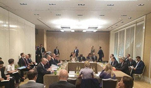 تأکید طرف اروپایی درباره یافتن یک راه‌حل دیپلماتیک طی ۳۰ روز آینده برای جلوگیری از بازگشت قطعنامه‌های تحریمی شورای امنیت/ عراقچی فعال‌سازی اسنپ‌بک را ناموجه، غیرقانونی و فاقد هرگونه مبنای حقوقی دانست/ وزیر خارجه ابراز امیدواری کرد که اروپا این حرکت نادرست خود را به نحو مناسب اصلاح نماید/ عراقچی می‌گوید ایران به این اقدام، پاسخ خواهد داد