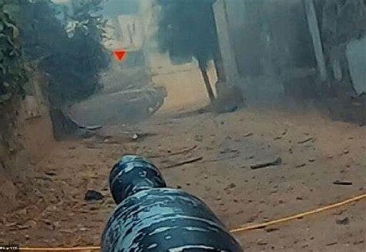 رسانه‌های عبری: سربازان اسرائیلی در محله الزیتون در کمین حماس گرفتار شدند / حادثه مذکور از دشوارترین حوادث برای اسرائیل از ۷ اکتبر ۲۰۲۳ تاکنون است / ۴ سرباز اسرائیلی مفقود شده‌اند که گمان می‌رود اسیر شده باشند / تاکنون یک نظامی اسرائیلی کشته و ۱۱ نفر زخمی شده‌اند / ارتش اسرائیل عقب‌نشینی از این منطقه را آغاز کرد