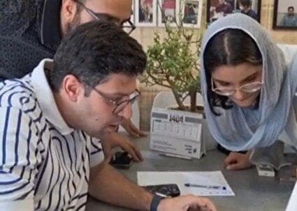ببینید/ لحظه‌ای که رتبه اول کنکور تجربی نتیجه آزمون خود را دید