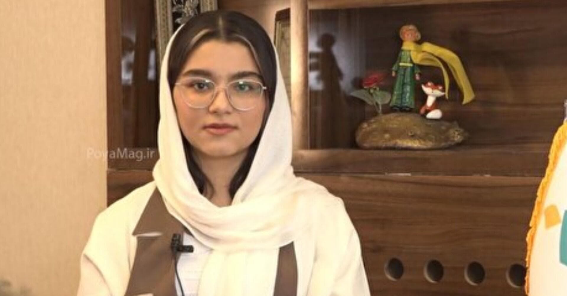 آترینا فرهمند، رتبه یک کنکور تجربی: یک موسسه آموزشی پیشنهاد هدیه ۳۰۰ میلیونی داد تا در برنامه‌ای بگویم از استادان و کلاس‌های آن‌ها استفاده می‌کردم، گفتم چنین کاری نمی‌کنم/ برخی از مهاجرت می‌پرسند، ولی من می‌خواهم دانشگاه علوم پزشکی مشهد را انتخاب کنم؛ قطعا کسی که حتی حاضر نیست از شهر خود دور بماند، کشور دیگری را انتخاب نخواهد کرد