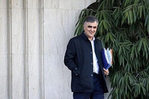 رئیس بانک مرکزی: شایعات اخیر درباره ناتوانی کشور در مدیریت بازار ارز و کالا، ناشی از فضاسازی رسانه‌ای و ایجاد ترس است/ تأمین ارز صرفاً در اختیار ما نیست و به دلیل تحریم‌ها، با دشواری فراوان روبه‌رو است/ منابع ارزی مطمئن و قابل اتکا است و در مواقع ضروری، مورد استفاده قرار می‌گیرد