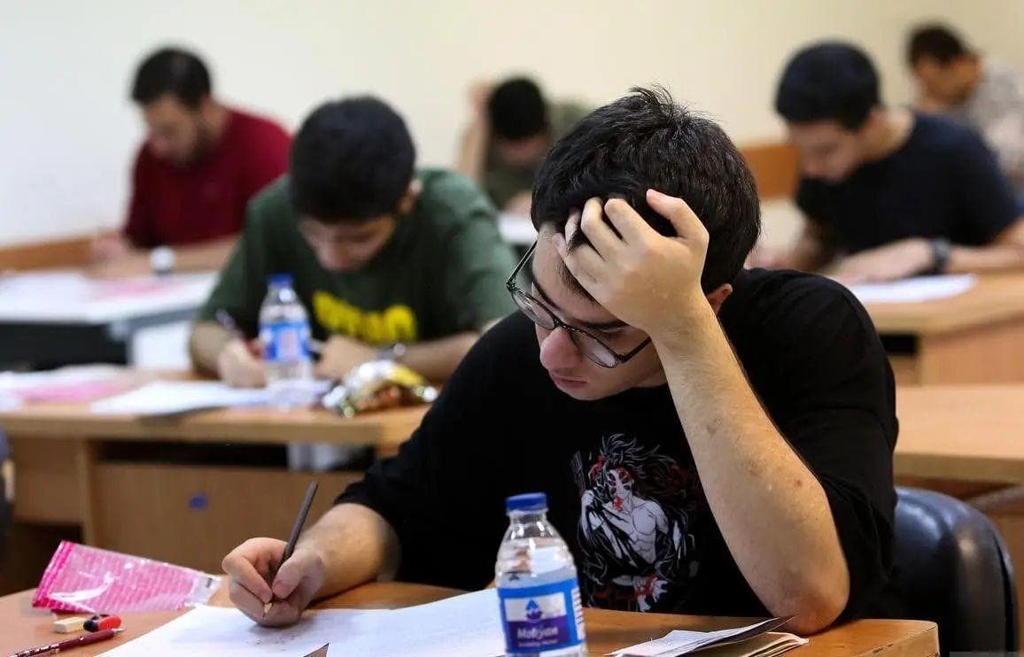 تسنیم: رتبه‌های برتر کنکور تقریباً به طور کامل در اختیار مدارس سمپاد، نمونه دولتی و غیر دولتی قرار گرفته/ انباشت استعدادها و منابع آموزشی در مدارس خاص، در کنار نابرابری‌های اقتصادی، باعث شده تا دانش‌آموزان مدارس دولتی عادی از چرخه موفقیت‌های علمی و دانشگاهی دور بمانند