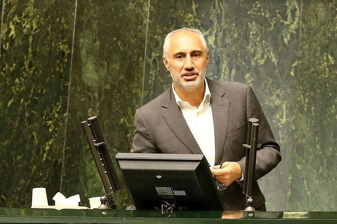 رئیس سازمان برنامه و بودجه: درباره افزایش بودجه نظامی کشور، بر اساس نیاز‌ها و جهت‌گیری‌های کلان تصمیم‌گیری می‌شود/ افزایش نرخ برخی درآمد‌ها مثل قیمت بنزین یا ارز که به صورت طبیعی باید صورت می‌گرفت، با تدبیر دولت انجام نشد