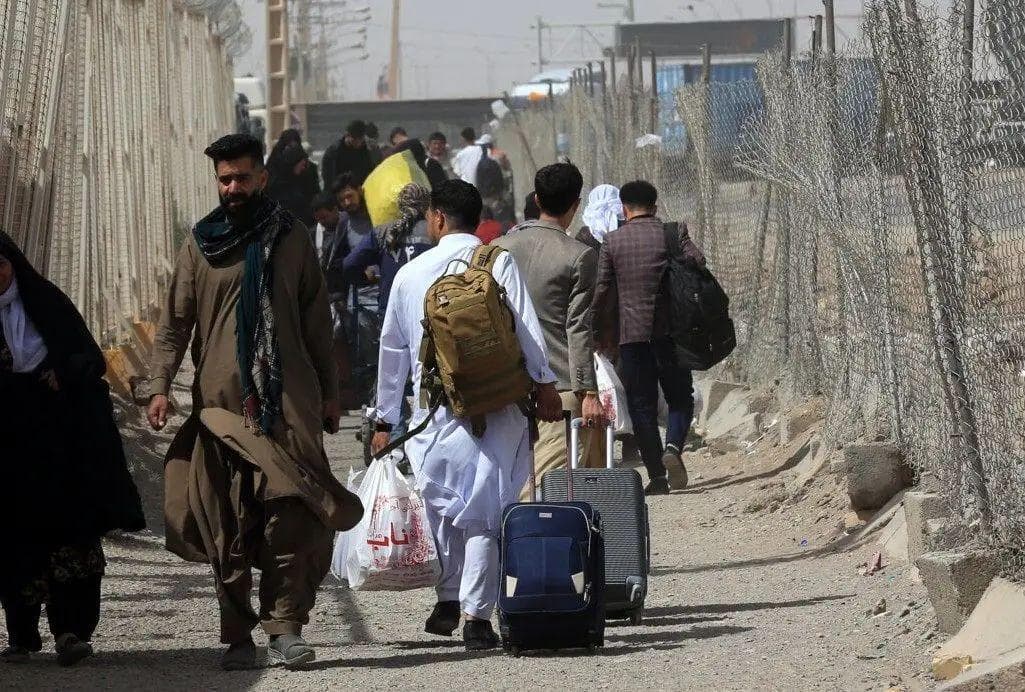 تاکنون ۱ میلیون و ۲۰۰ هزار نفر از اتباع غیر مجاز، به افغانستان برگشته‌اند/ هنوز بیش از ۲ میلیون تبعه غیر مجاز در ایران حضور دارند/ با توجه به روح و دیدگاه حاکم بر کشور، زمانی که این افراد به دنبال پناهگاه به سمت ایران آمدند، آن‌ها را پذیرش کردیم/ با افغانستان صحبت شده که مردم را کنترل کنند تا در کشور خود بمانند