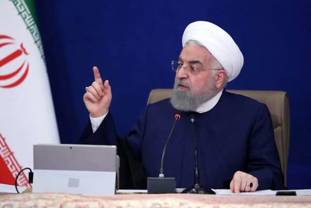 روحانی: جایی که برای انجام کاری تردید و شک داریم، با مردم مشورت کنیم و از آنها بپرسیم/ استراتژی ملی خود را باید طوری که خواست مردم است، ترسیم کنیم/ اگر فقط شعار بدهیم، باز هم ممکن است دچار مشکل شویم