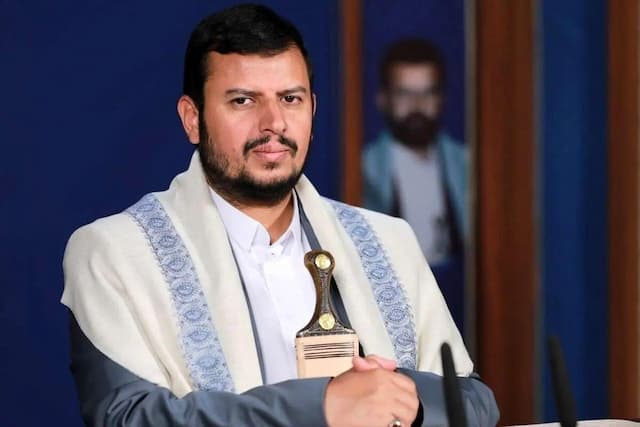 رهبر انصارالله یمن: صهیونیست‌ها با جنگ نرم، امت دو میلیارد نفری مسلمان را به وضعیتی از خواری در برابر مشتی از یهودیان رسانده‌اند/ پروژه آنها تنها محدود به فلسطین نخواهد شد، زیرا به صورت علنی از تغییر خاورمیانه خبر می‌دهند