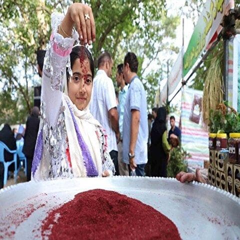 تصاویر: جشنواره عدس در ورزقان و جشنواره سماق قرمز در هوراند