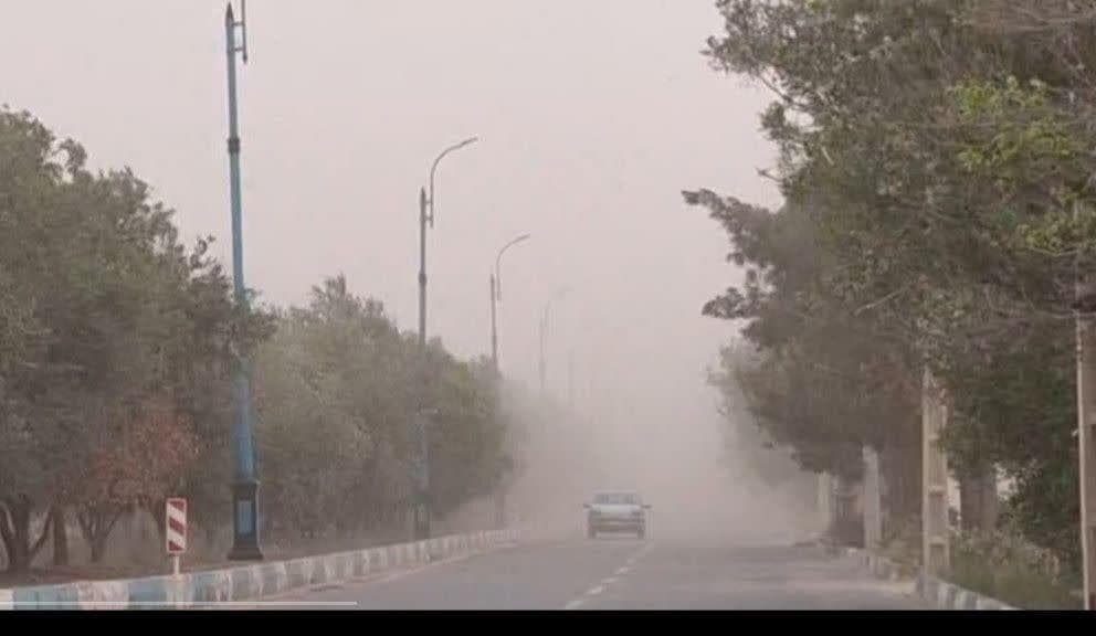باد با سرعت ۷۲ کیلومتر برساعت گچساران را درنوردید