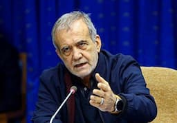 پزشکیان: من نمی‌خواهم بنزین را برای محرومین گران کنم، امابه کسی که چهار برابر بنزین مصرف می‌کند؛ چرا باید اینگونه یارانه بدهیم؟ / اکنون قرار است ۴ میلیارد دلار بنزین وارد کنند؛ برای چه؟ که من بدهم یک عده با نرخ ۱۵۰۰ تومان مصرف کنند