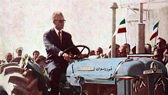 اصلاحات ارضی؛ ترفند شاه برای جلب وفاداری دهقانان