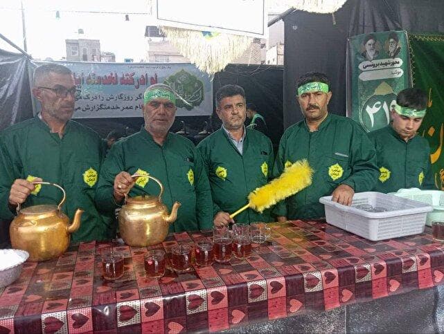پذیرایی موکب داران دیزج_دیز از سوگواران امام رضا (ع) در مشهد مقدس + فیلم و عکس