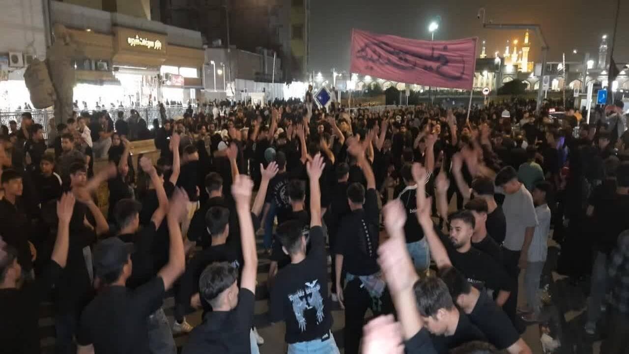 پیوند دل‌ها در حرم رضوی؛ مهاجران افغانستانی هم‌نوا با دلدادگان امام رضا(ع) + فیلم