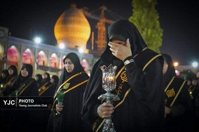 لاله گردانی خدام شاهچراغ در سوگ شهادت امام رئوف + فیلم و تصاویر