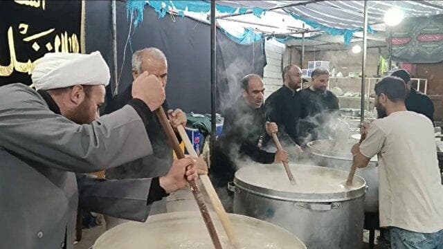 پخت آش نذری حلیم در شهر آبگرم+ فیلم