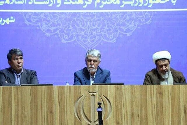 فرهنگ، کلید حل مسائل و موتور توسعه ایران است