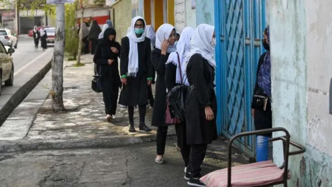 اخراج دختران از آموزشگاه ها در هرات