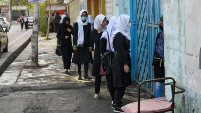 اخراج دختران از آموزشگاه ها در هرات