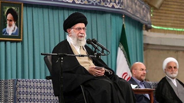 خاطره رهبر انقلاب از دوران تبعید در ایرانشهر و برگزاری هفته وحدت + فیلم