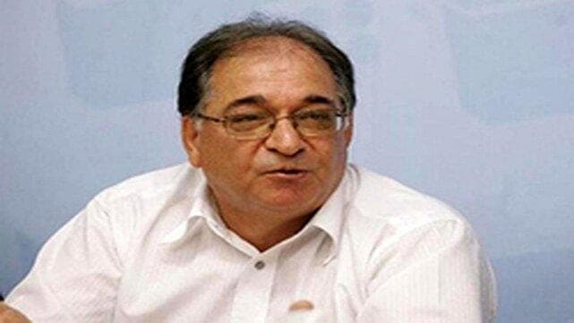 تیم ملی فوتبال در جام جهانی مضحکه تیم‌های دنیا می‌شود/ بازیکن ۱۰۰ میلیاردی نمی‌تواند یک بغل پا بزند
