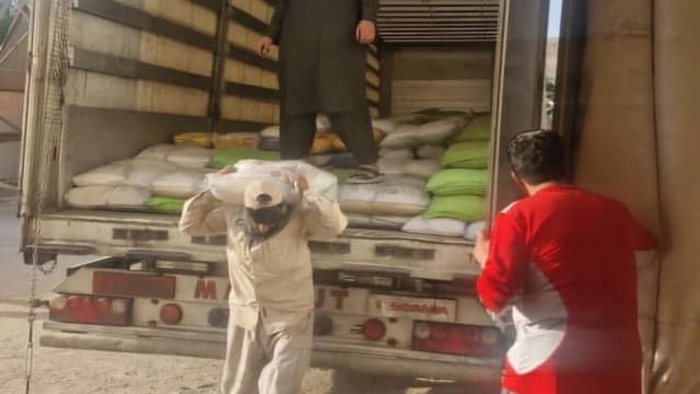 کمک‌های ایران به زلزله‌زدگان افغانستان به ۲۲۰ تُن رسید