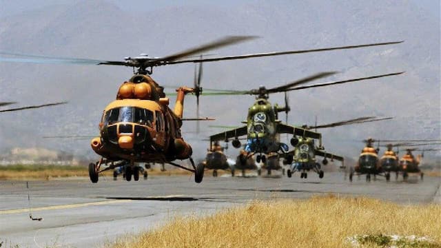 طالبان خواستار بازگرداندن هلیکوپترهای افغانستان شد