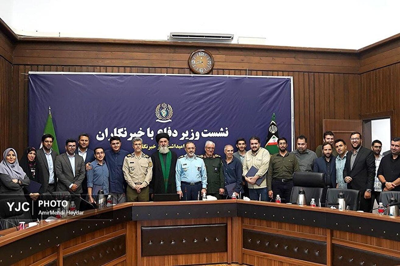 نشست وزیر دفاع با خبرنگاران و اصحاب رسانه