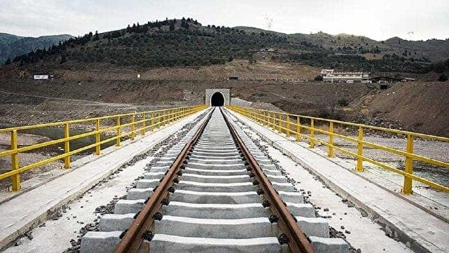 اتصال ریلی کرمانشاه به مرز خسروی برای تسهیل زیارت و تجارت در دستور کار دولت است
