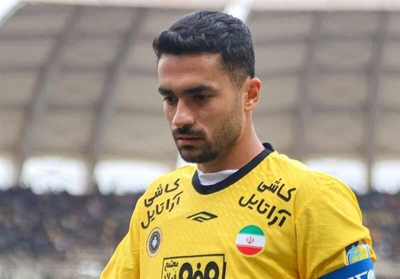 هافبک سپاهان ۶ ماه دور از میادین