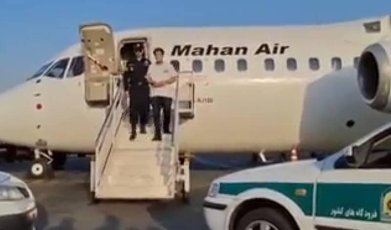 فیلم/ لحظه بازگرداندن کلاهبردار ۲۷۰۰ میلیاردی به کشور