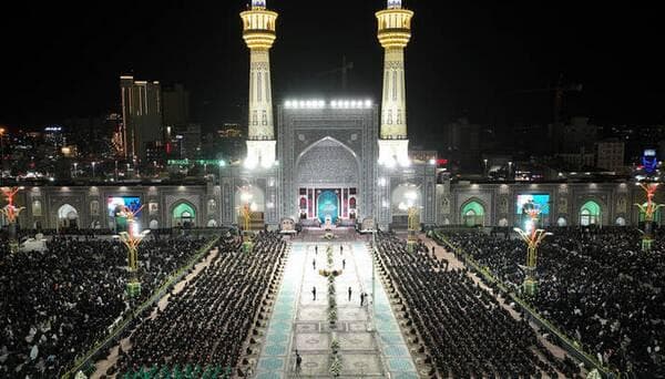 دروغ جدید معاندین درباره زیارتنامه برای رهبر انقلاب در حرم رضوی+ فیلم