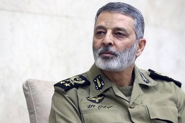 فیلم/ دیدار رئیس دفتر رهبر انقلاب و رئیس ستادکل نیروهای مسلح با خانواده‌ شهدای اقتدار