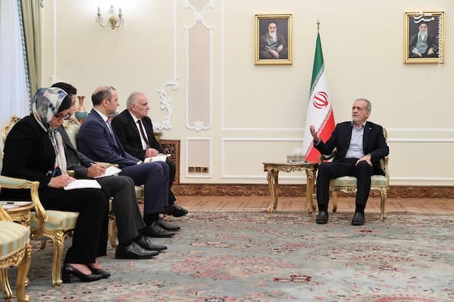 هیچ قدرت خارجی نباید بتواند خللی در روابط ایران و ارمنستان ایجاد کند