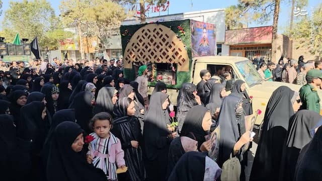 عکس/ تشییع شهید "رحیم محمدی" در زرند