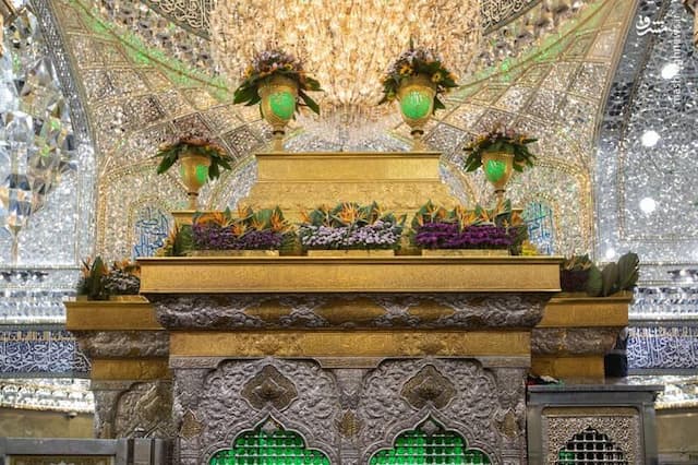 عکس/ گل‌آرایی ضریح سیدالشهدا برای ولادت حضرت محمد(ص)