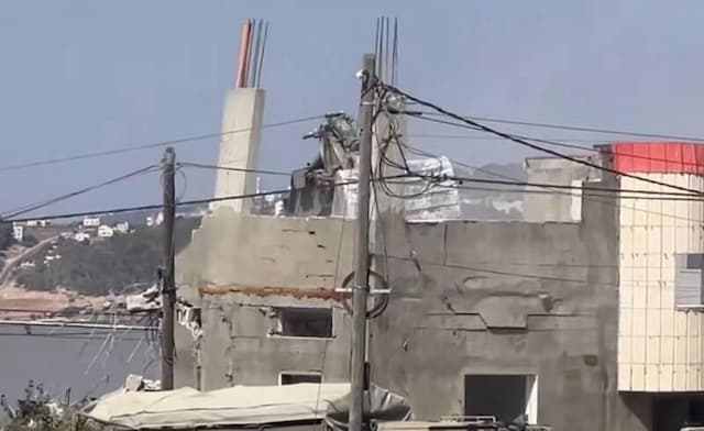 فیلم/ تخریب منزل شهید فلسطینی در کرانه باختری