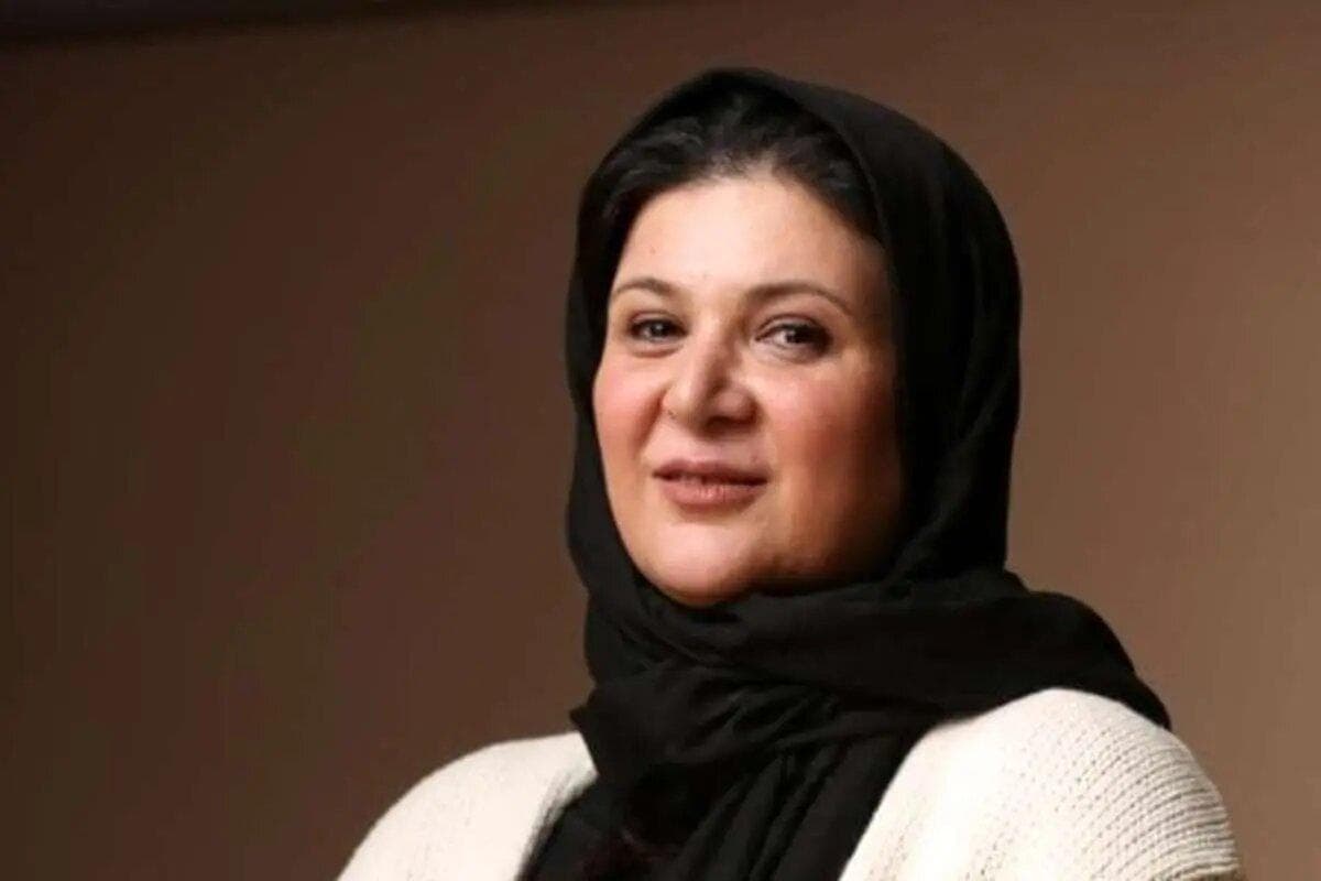 محسن تنابنده و سارا و نیکا در مراسم ختم مادر هما | ببینید