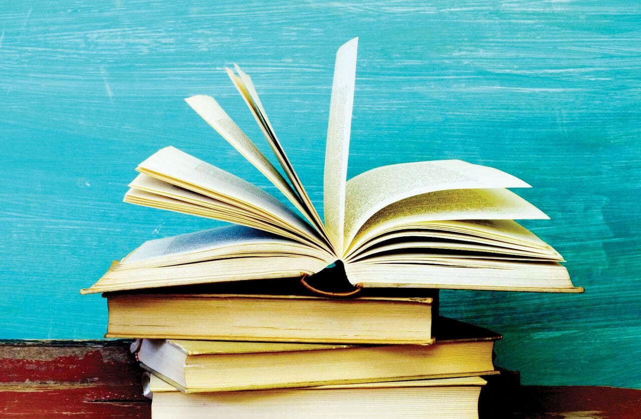 در ستایش عشاق کتاب