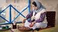 طرز تهیه زیتون پرورده به روش سنتی توسط بانوی روستایی (فیلم)