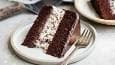طرز تهیه کیک بستنی شکلاتی خانگی با طعم کافی‌شاپی (فیلم)