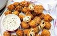 طرز تهیه قارچ سوخاری پنیری؛ ترد و کشدار به روش فست‌فودی‌ها (فیلم)