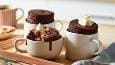طرز تهیه کیک فنجانی خانگی خوشمزه و مجلسی بدون فر و همزن (فیلم)