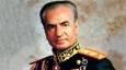 محمدرضاشاه در حال زیارت حجرالاسود ۱۳۴۷ خورشیدی (عکس)
