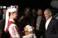 استقبال از پزشکیان با نان و نمک در هنگام ورود به مینسک
