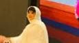 این دختر هم شفا می دهد، هم آینده را می‌بیند؛ او "نور" است